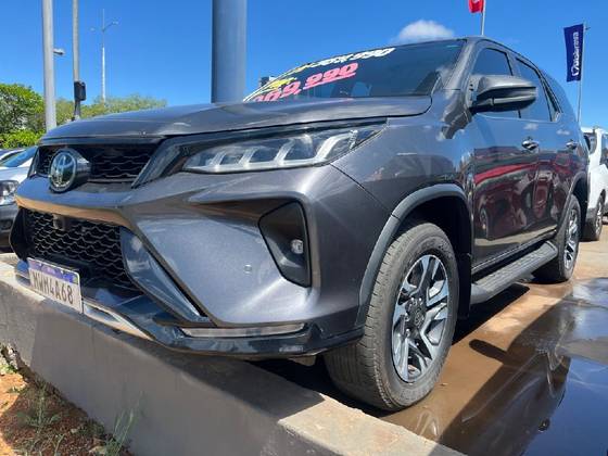TOYOTA HILUX SW4 2.8 D-4D TURBO DIESEL DIAMOND 7L 4X4 AUTOMÁTICO